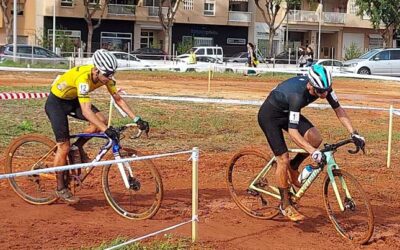 El circuito embarrado de Denia vive los triunfos absolutos de Sofía Rodríguez y Adrián Aranda