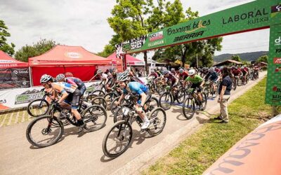 LOS FRANCESES LAQUEBE Y LORENTZ GANAN LA PENÚLTIMA PRUEBA DE LAS GREEN SERIES XCO