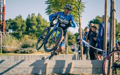 EL BICICLETAS FÉLIX PÉREZ DISFRUTA EN UN CIRCUITO IDEAL Y CON HOMENAJE A SU PRINCIPAL PATROCINADOR