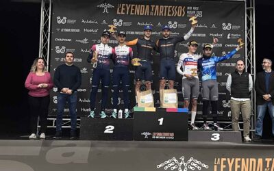 LA PAREJA ALBERTO BARROSO Y JOSÉ MARÍA SÁNCHEZ PULVERIZA EL RELOJ EN LA CRONO QUE ABRÍA LA LEYENDA DE TARTESSOS